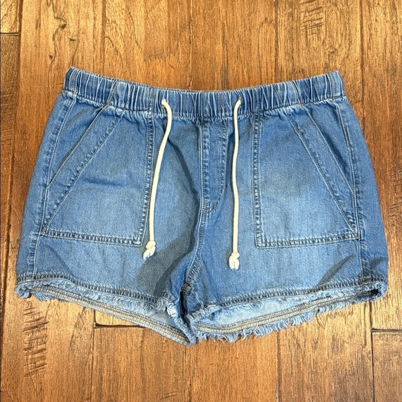 Medium BCBGeneration Blue Jean Shorts with Drawstring - Pockets in Front & Back - Picture 4 of 11